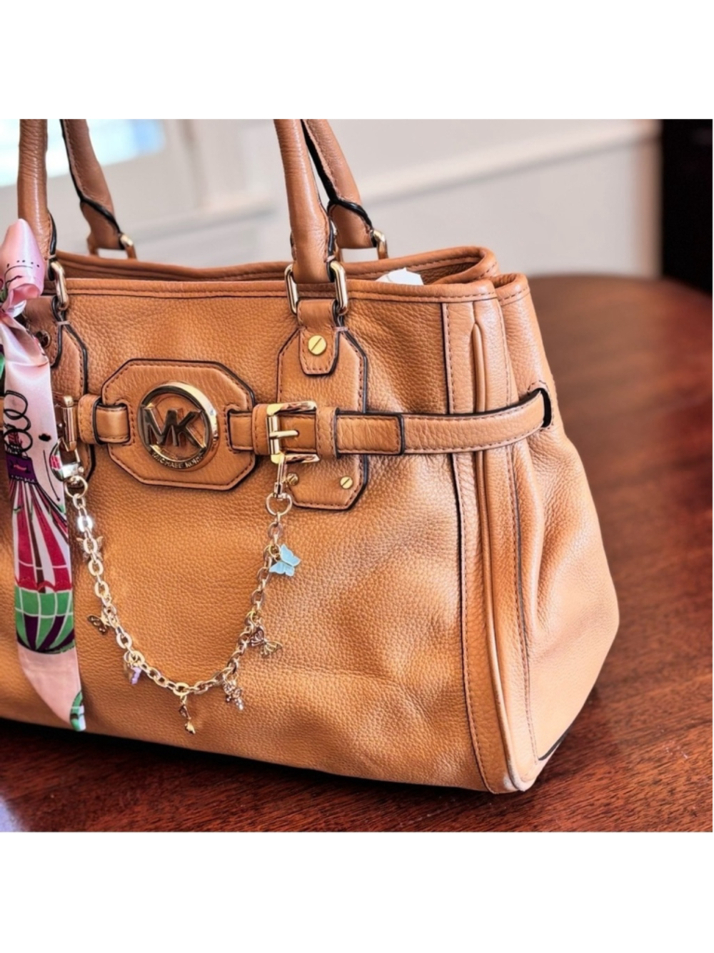 MICHAEL KORS PEBBLED LEATHER SATCHEL IN TAN OR PEANUT WITH MK LOGO EUC - Picture 3 of 8